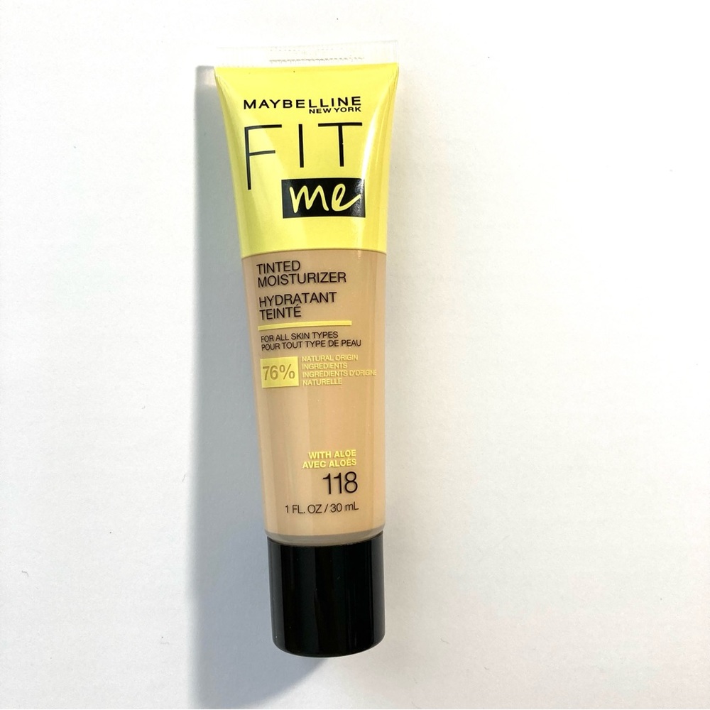 NEW 118 Maybelline Fit Me Tinted Moisturizer with Aloe, Natural Coverage